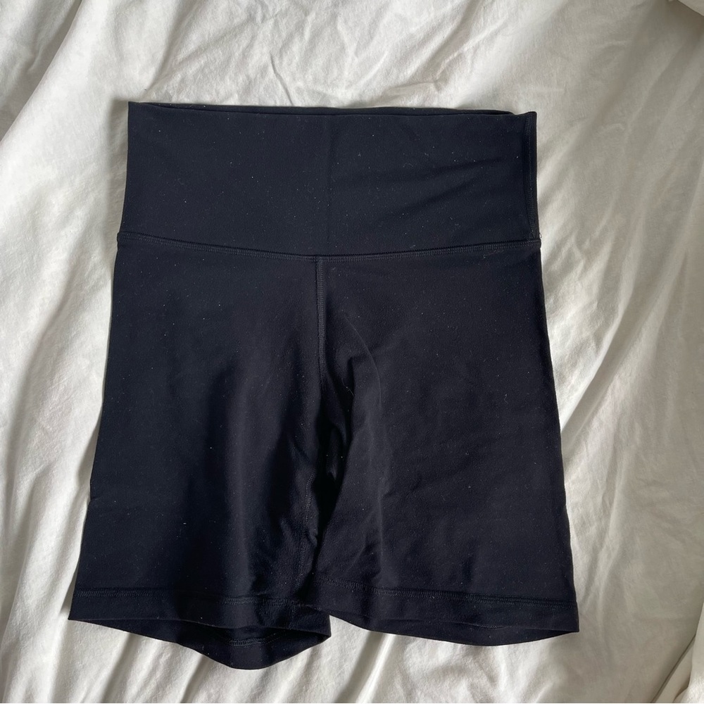 aritzia tna life 7” black bike shorts